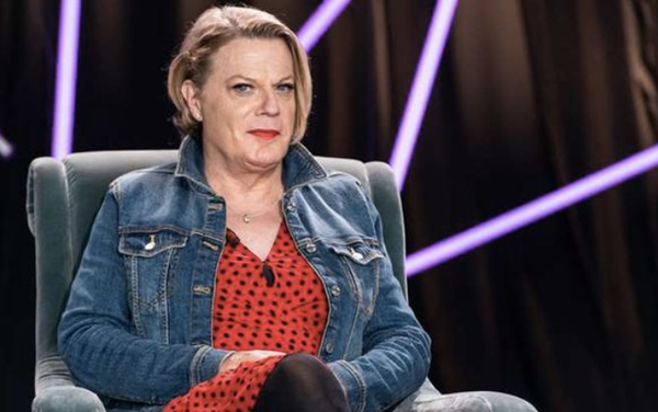 Comedian Eddie Izzard gets support from viewers after being addressed by she/her pronouns