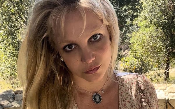 Britney Spears signs “record-breaking” deal to write tell-all book