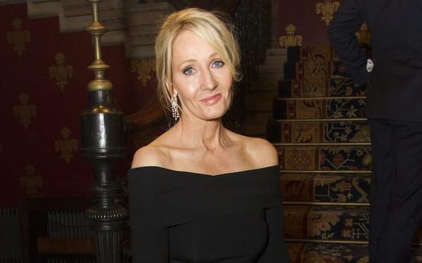 JK Rowling slammed by fans for following a “proud transphobe” on Twitter