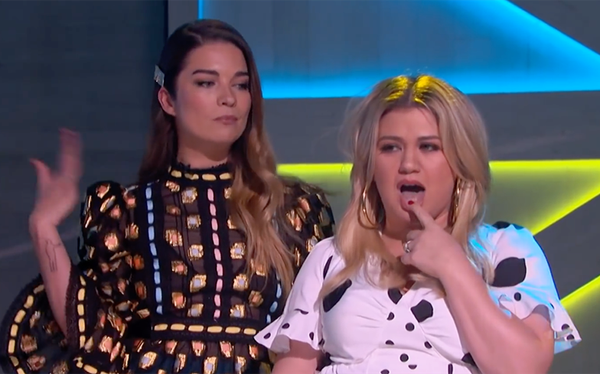 Schitt’s Creek star Annie Murphy teams up with Kelly Clarkson for A Little Bit Alexis