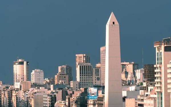 Adolescentes trans recurren a la justicia contra un decreto de Javier Milei