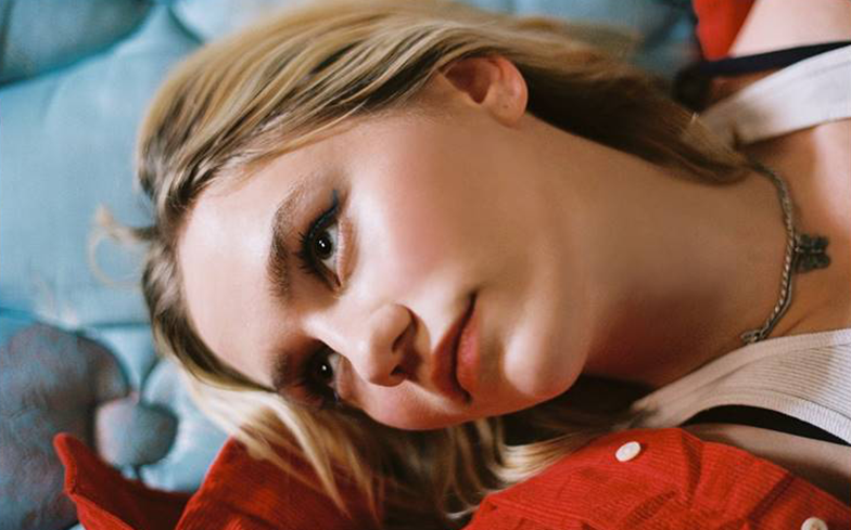 Carlie Hanson drops video for euphoric pop anthem Daze Inn