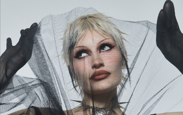 Cassyette shares bold new single Boom