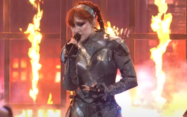 “I deserve an apology”: Chappell Roan confronts “disrespectful” red carpet photographer