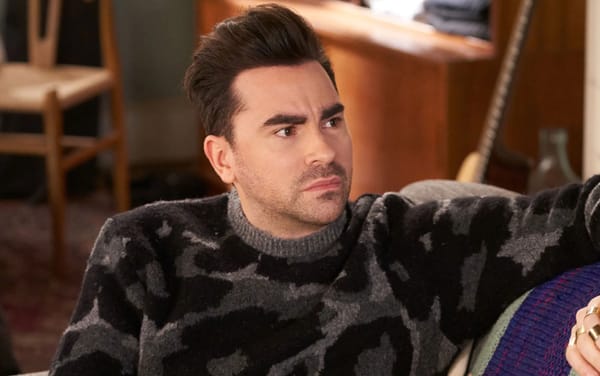 Dan Levy recalls hiding his sexuality at the start of his career: “I didn’t feel particularly free”