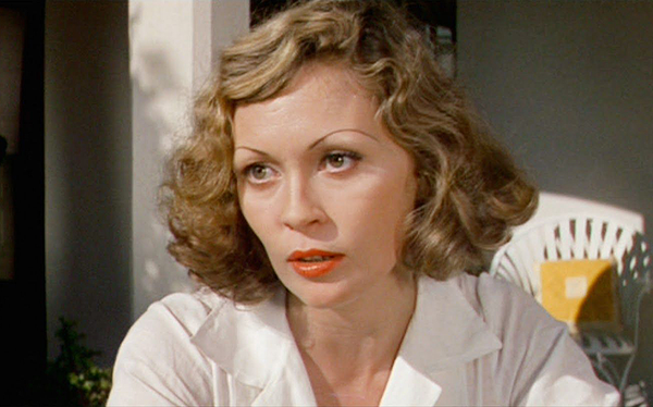Faye Dunaway sued by former personal assistant for calling him a “little homosexual boy”