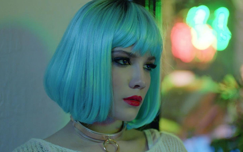 Halsey had the best response to people who bring anti-LGBTQ propaganda to her concerts