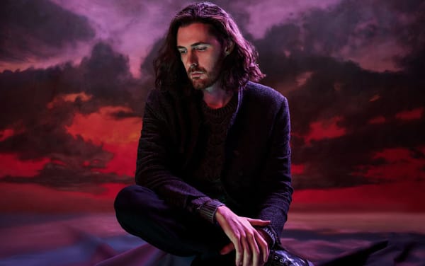 Hozier praises “revolutionary” LGBTQ+ culture in response to the rise of anti-drag rhetoric