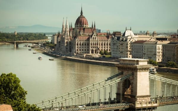 El Parlamento húngaro aprueba una ley que prohíbe la marcha del Orgullo LGTBIQ+