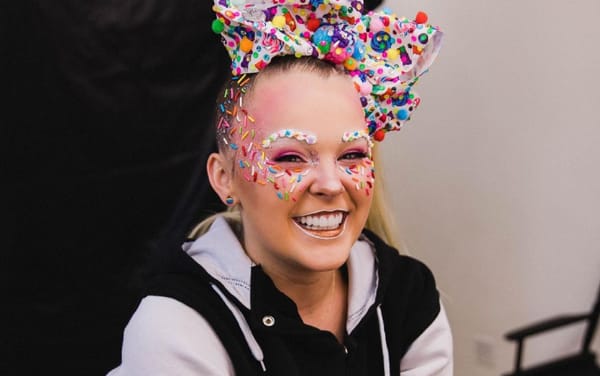 Jojo Siwa just shut down a homophobic mum in the best possible way