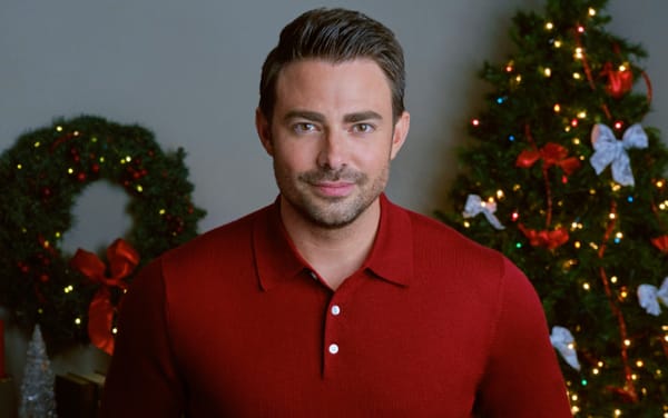 Jonathan Bennett wants to reunite with these Mean Girls stars for a Christmas film