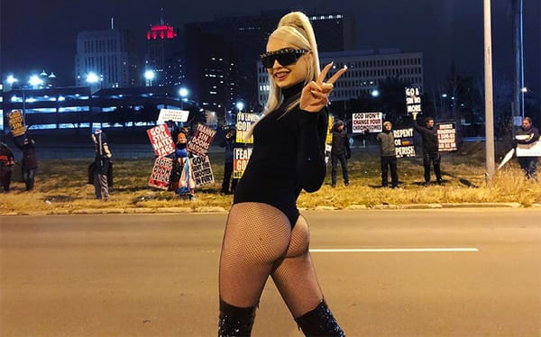 Kim Petras trolls anti-LGBTQ Westboro Baptist Church protesters at her show