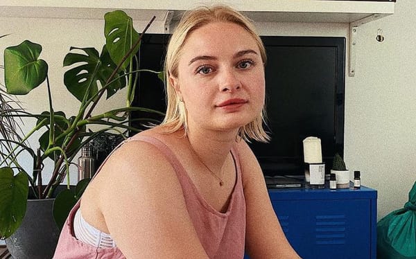 Låpsley publicly comes out to the world “with pride as a bisexual womxn”