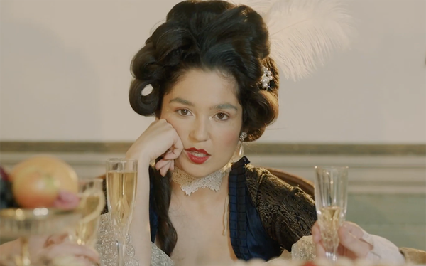 Lloren releases new single More with sensual music video