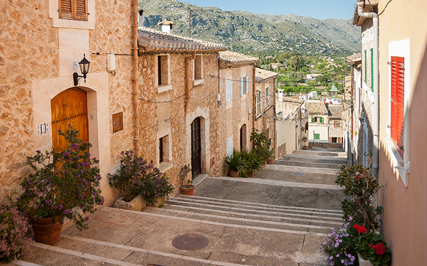 Stay or Away: Stunning views in Cotswolds or Mallorca