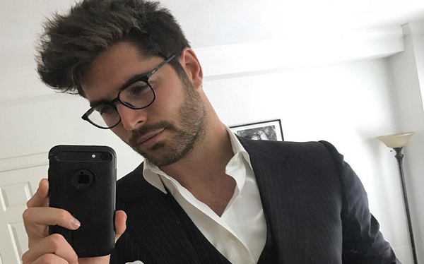 Nick Bateman is a very hot pool boy in new snap