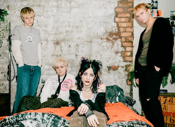 Pale Waves release brand new single Fall To Pieces