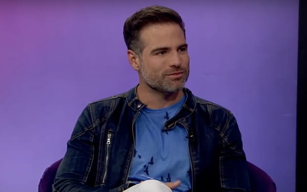 Telenovela star Roberto Manrique comes out as gay in a heartfelt post