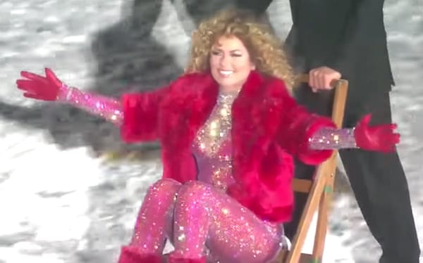 Sequins, big hits, and a dog sled arrival: Shania Twain’s latest performance was epic