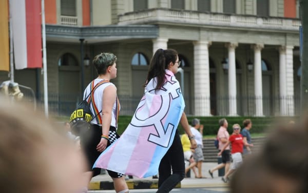 La Corte Suprema del Reino Unido dictamina que la definición legal de ‘mujer’ está basada en el sexo biológico