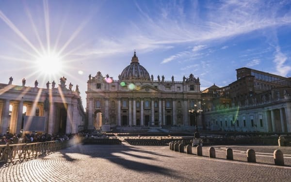 El vaticano avala la admisión de hombres gays a los seminarios, siempre que mantengan el celibato